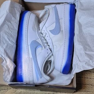 Nike Men's White and Blue Sneakers